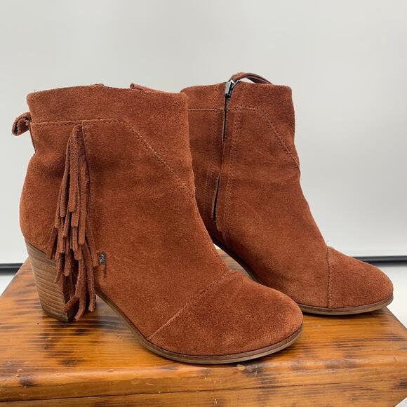 TOMS Women's Lunata Cognac Brown Suede Fringe Tassel Heel Booties Size 6.5 - Picture 2 of 8